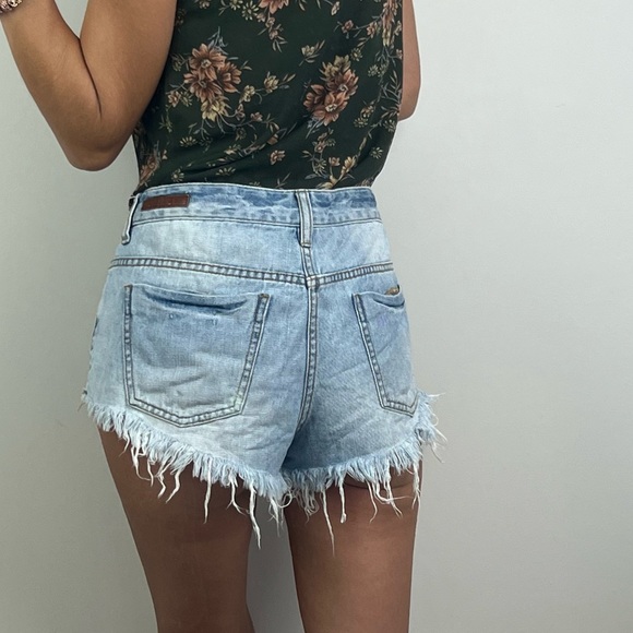 Billabong Denim Jean Shorts Blue Frayed Bonita Mid Rise Beach Size 28 AU 10 - Picture 5 of 12